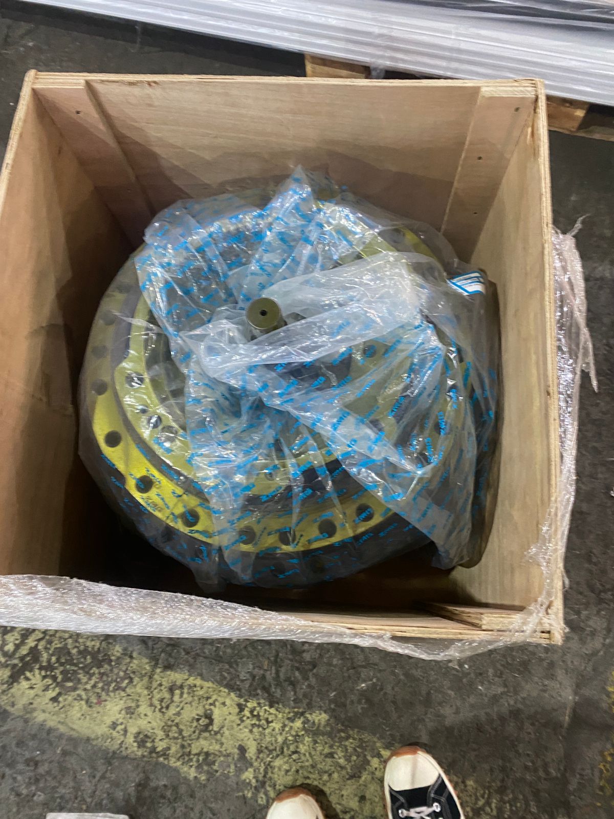 Бортовой редуктор хода без гидромотора 14566401 VOLVO EC380 (ZMG) запчасти от Ла-спецтрак