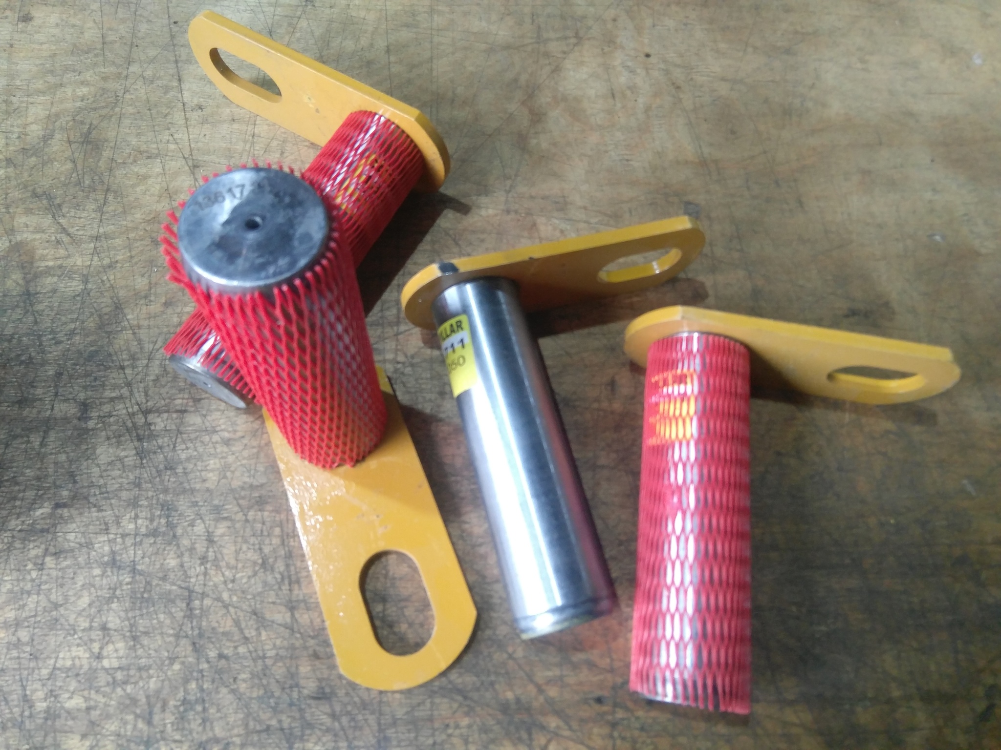 Палец цилиндра поворота 136-1711 запчасти от Ла-спецтрак